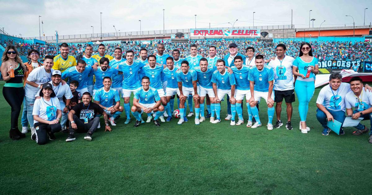 (VIDEO | FOTOS) Merecido homenaje: Carlos Lobatón se despidió del fútbol profesional en el Alberto Gallardo
