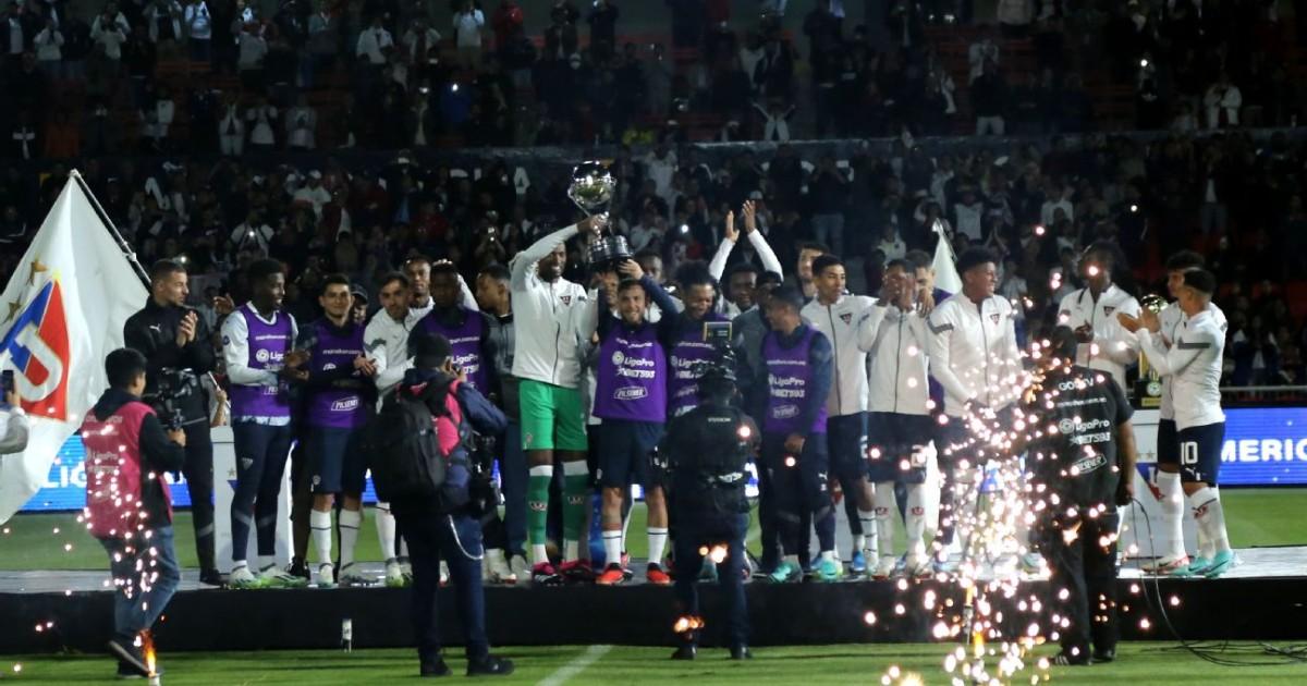 LDU festejó título de la Sudamericana con sus hinchas
