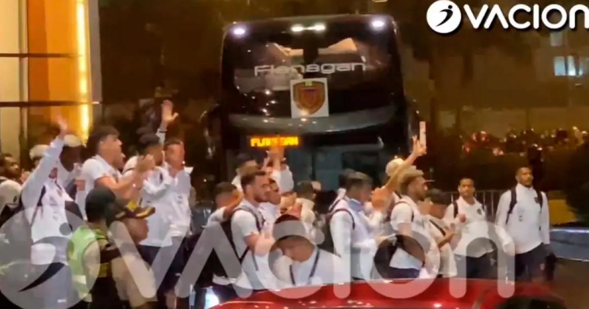 (VIDEO) Selección venezolana fue recibida por cientos de hinchas en hotel de concentración