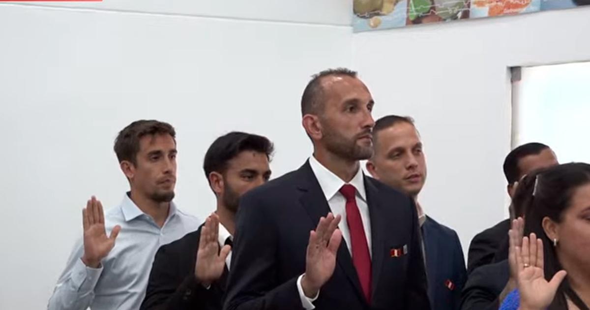 ¡Juraron lealtad a la patria! Barcos, Pérez Guedes y Sosa recibieron título de nacionalidad peruana