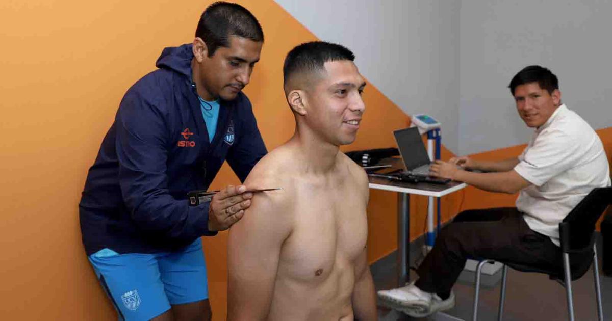 (FOTOS) ¡Puso primera! Plantel de U. César Vallejo pasó exámenes médicos