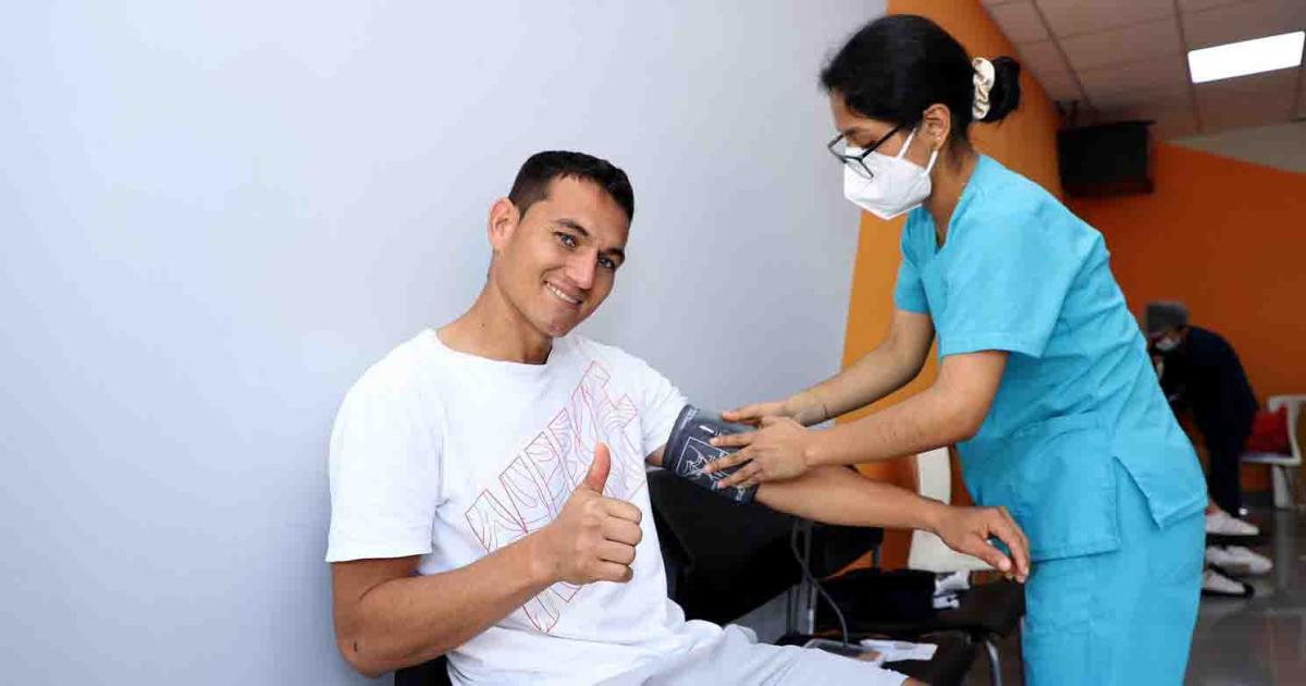 (FOTOS) ¡Puso primera! Plantel de U. César Vallejo pasó exámenes médicos