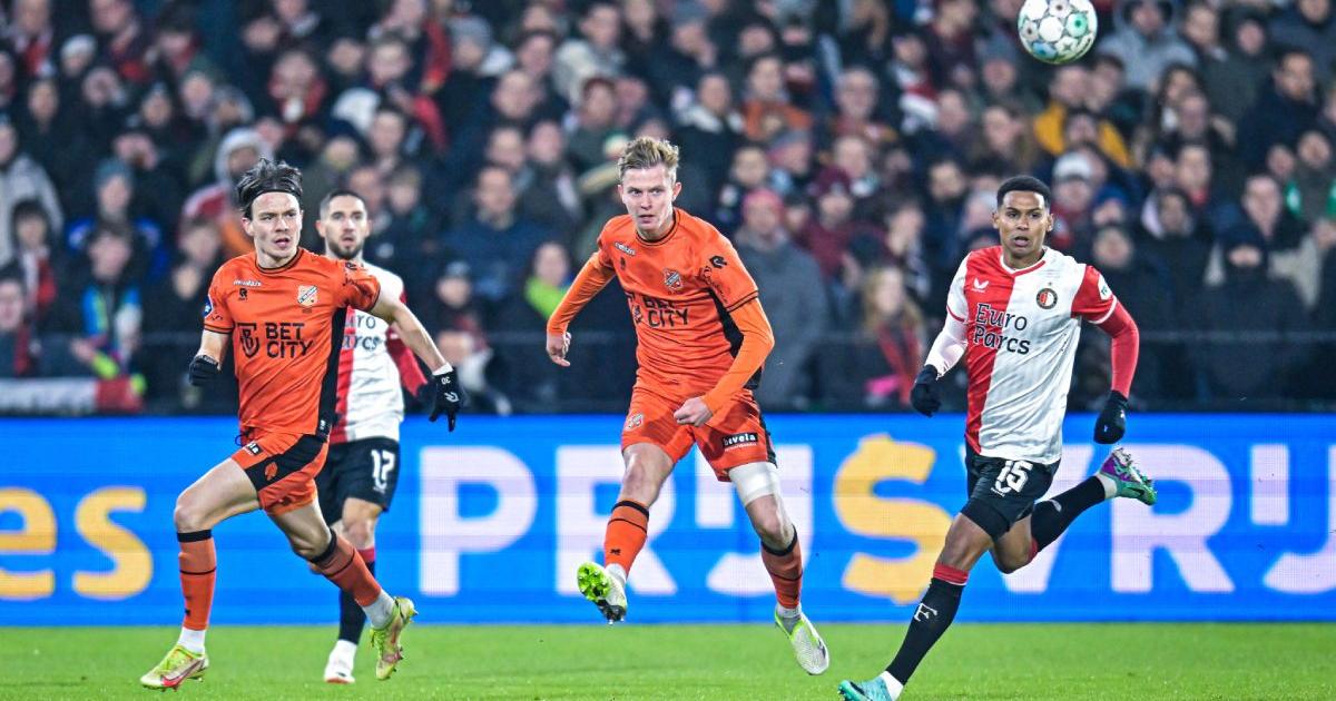 López fue titular en triunfo del Feyenoord
