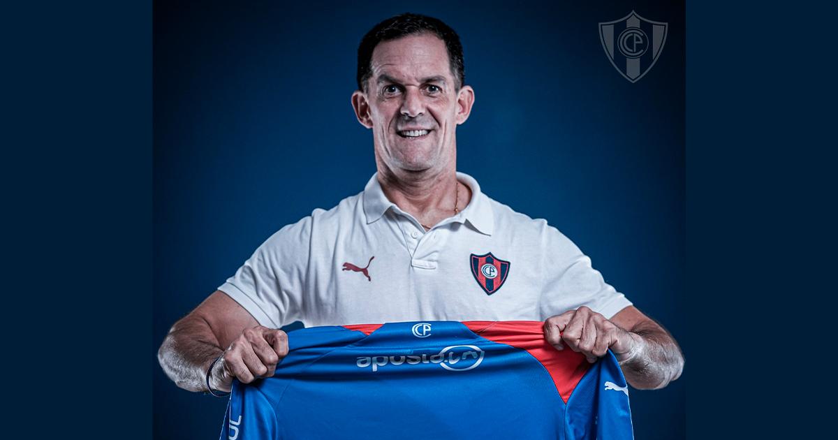 Cerro Porteño anunció a Víctor Bernay como su nuevo entrenador