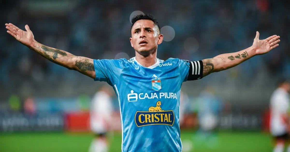 ES OFICIAL: Yotún renovó con Cristal hasta 2026