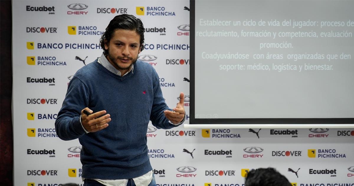 Durán dejó la 'U' y es nuevo Director de Formativas de LDU