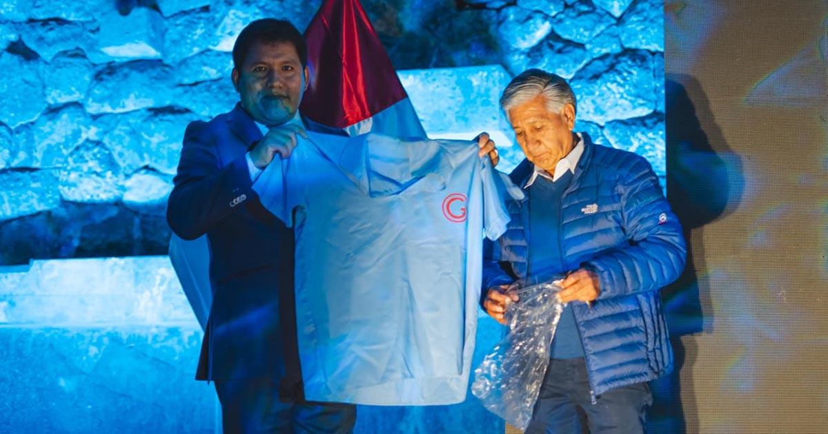 Deportivo Garcilaso presentó su nueva camiseta