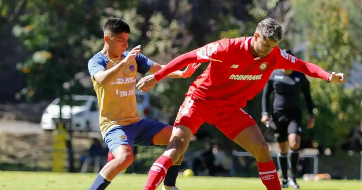 Piero Quispe estuvo presente en amistoso de Puma con Toluca