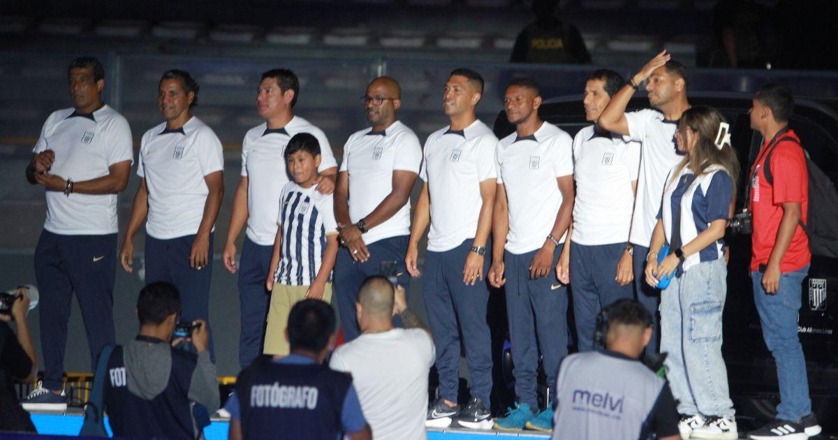 Alianza presentó a su plantel 2024 en la 'Noche Blanquiazul'