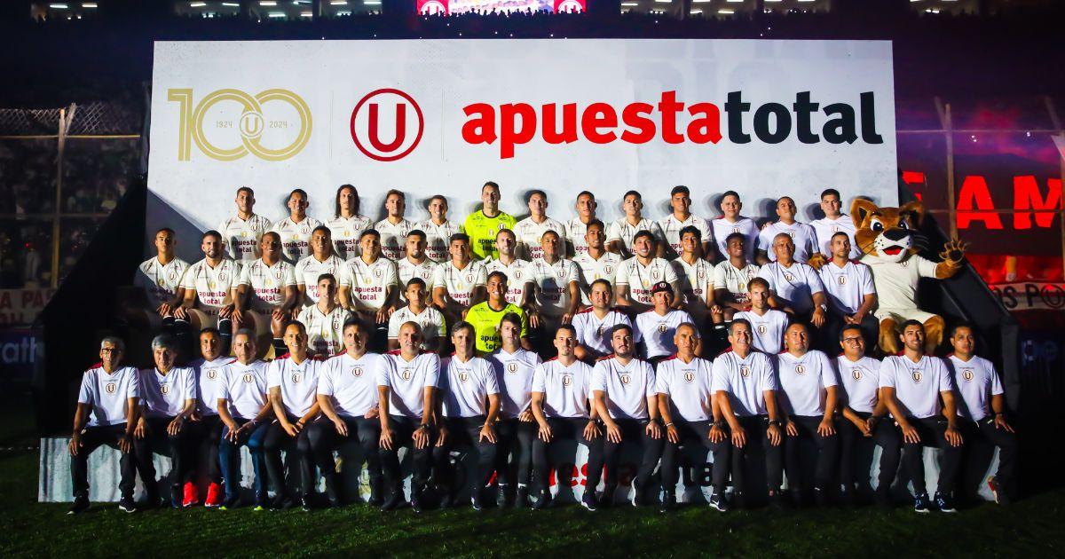  Universitario presentó al plantel para su centenario en la 'Noche Crema'