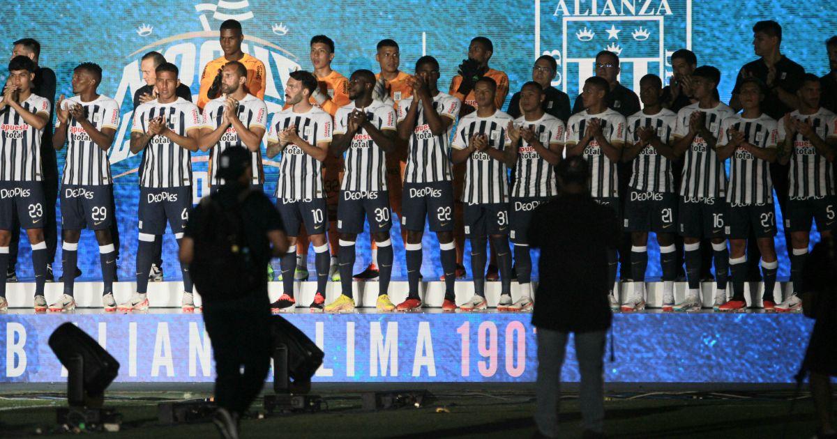 Alianza presentó a su plantel 2024 en la 'Noche Blanquiazul'