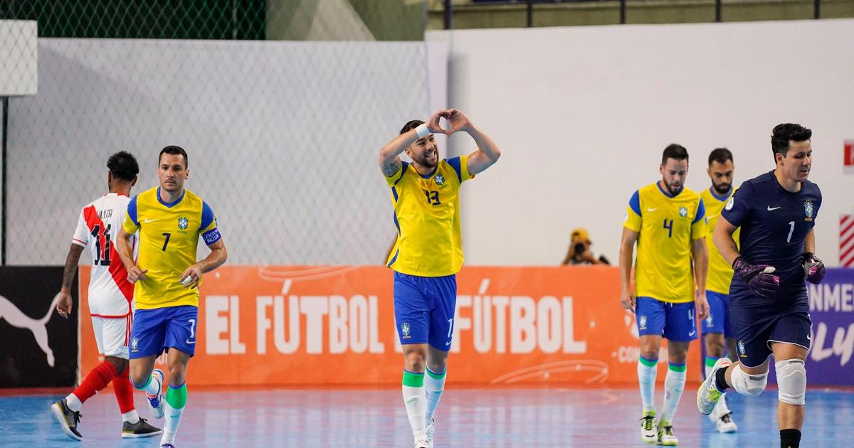 (FOTOS) Perú cayó goleado por Brasil en su último partido de Copa América de futsal