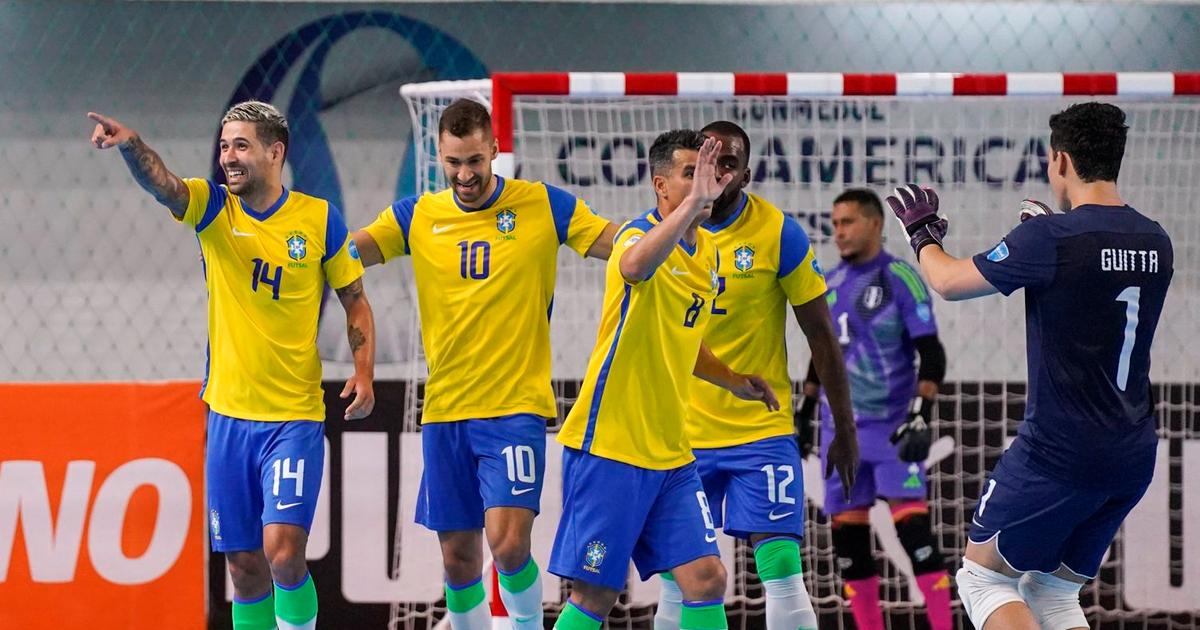 (FOTOS) Perú cayó goleado por Brasil en su último partido de Copa América de futsal