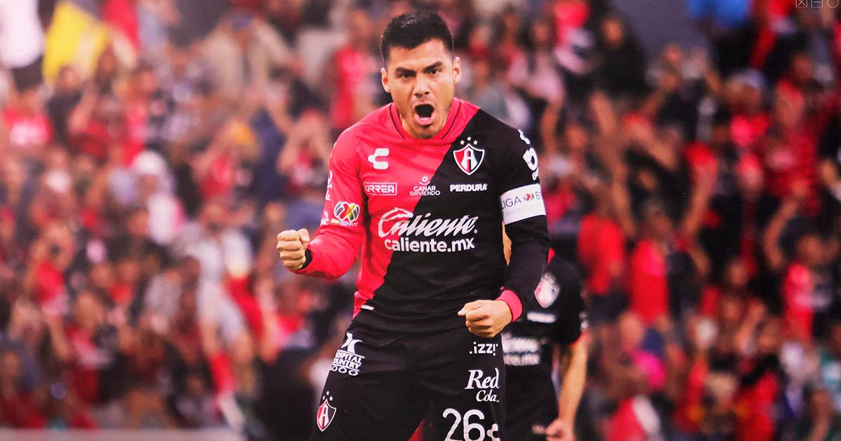Santamaría venció a Aquino en duelo de peruanos en la Liga MX