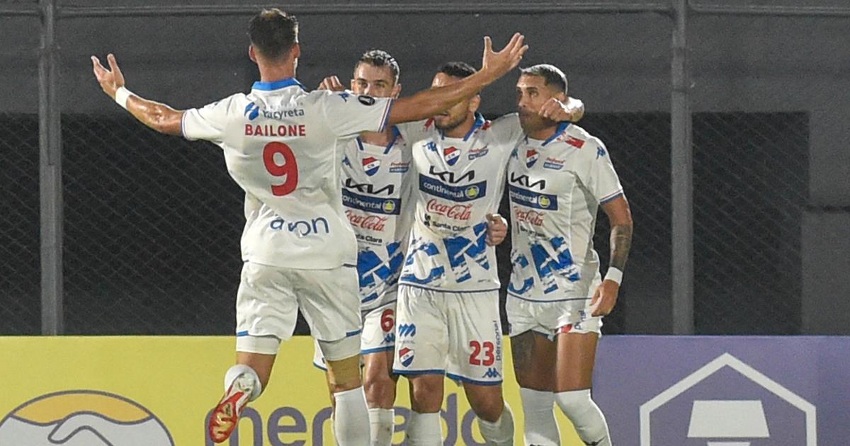 Nacional de Paraguay goleó a Aucas y avanzó en la Copa Libertadores