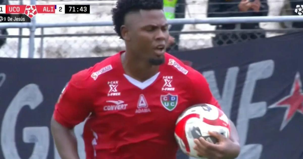 De Jesús: "No me gustó para nada el primer tiempo, no es el fútbol que venimos realizando"