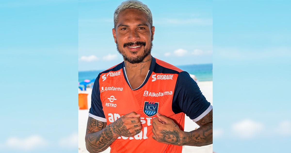 Paolo Guerrero ya posa con la camiseta de César Vallejo