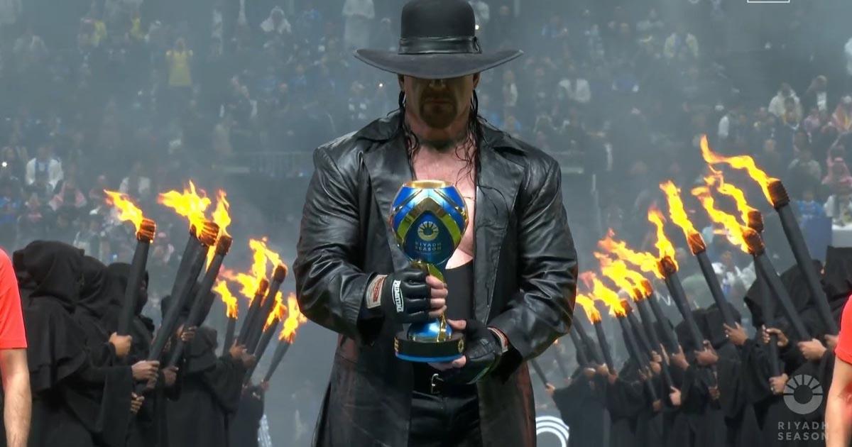(VIDEO) Undertaker presentó trofeo de la Riyad Season Cup en Arabia