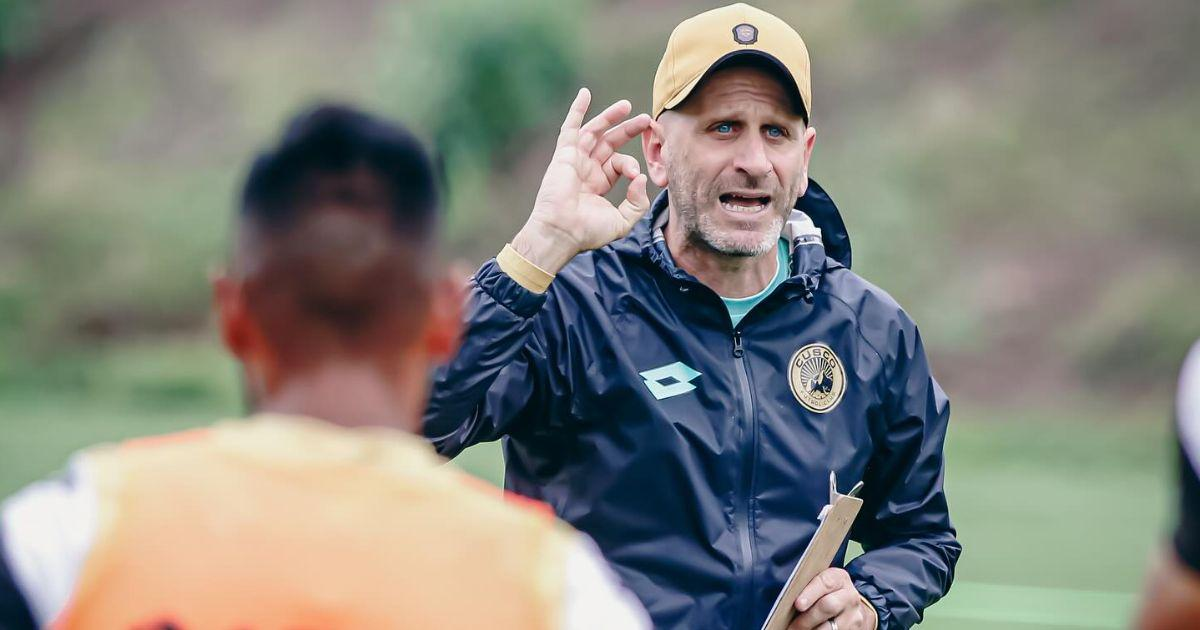 Rondelli: "En esta Liga ya se han ido técnicos por cometer errores, pero los árbitros siguen dirigiendo"