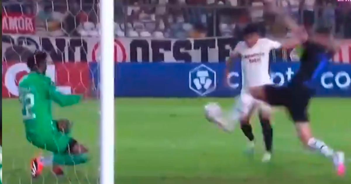 (VIDEO) El VAR anuló el primer tanto de Universitario en la Copa Libertadores