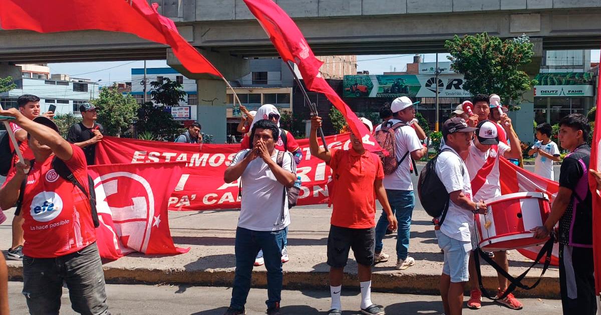 (VIDEO) Hinchas de Aurich llegaron hasta la Videna para hacer sentir su voz de protesta