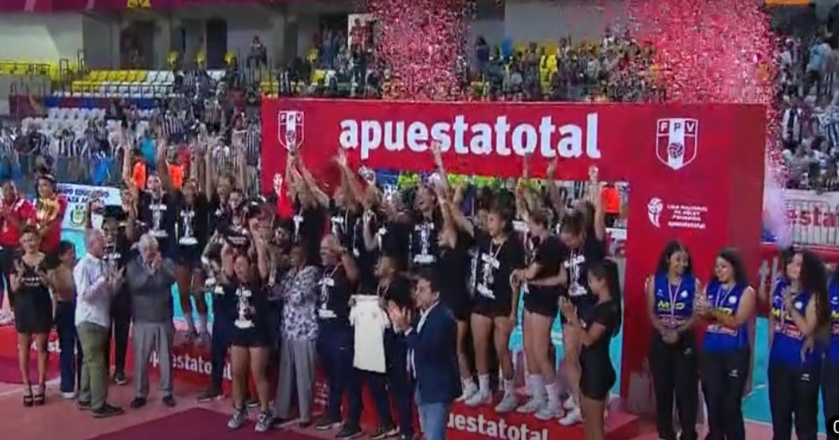 (VIDEO) Histórico momento: Así fue la premiación de Alianza en la LNSV