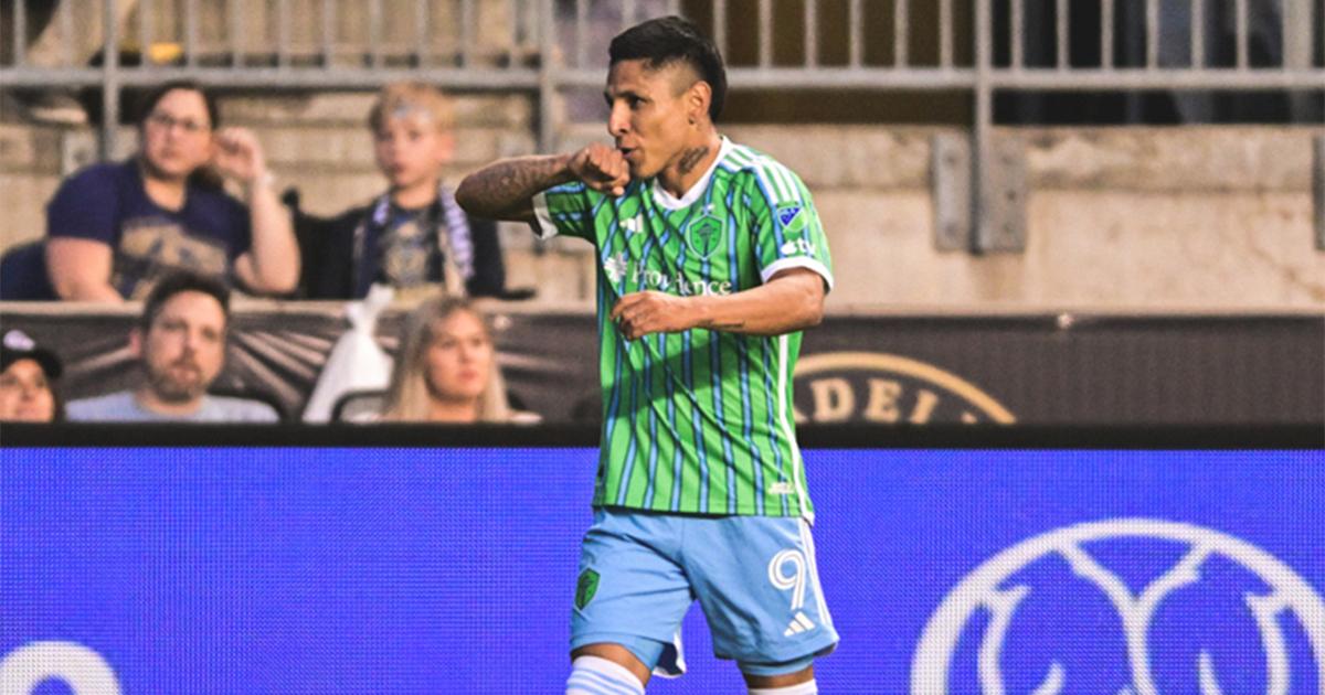 (VIDEO) Sigue en racha: Ruidíaz anotó golazo de media cancha frente a Philadelphia