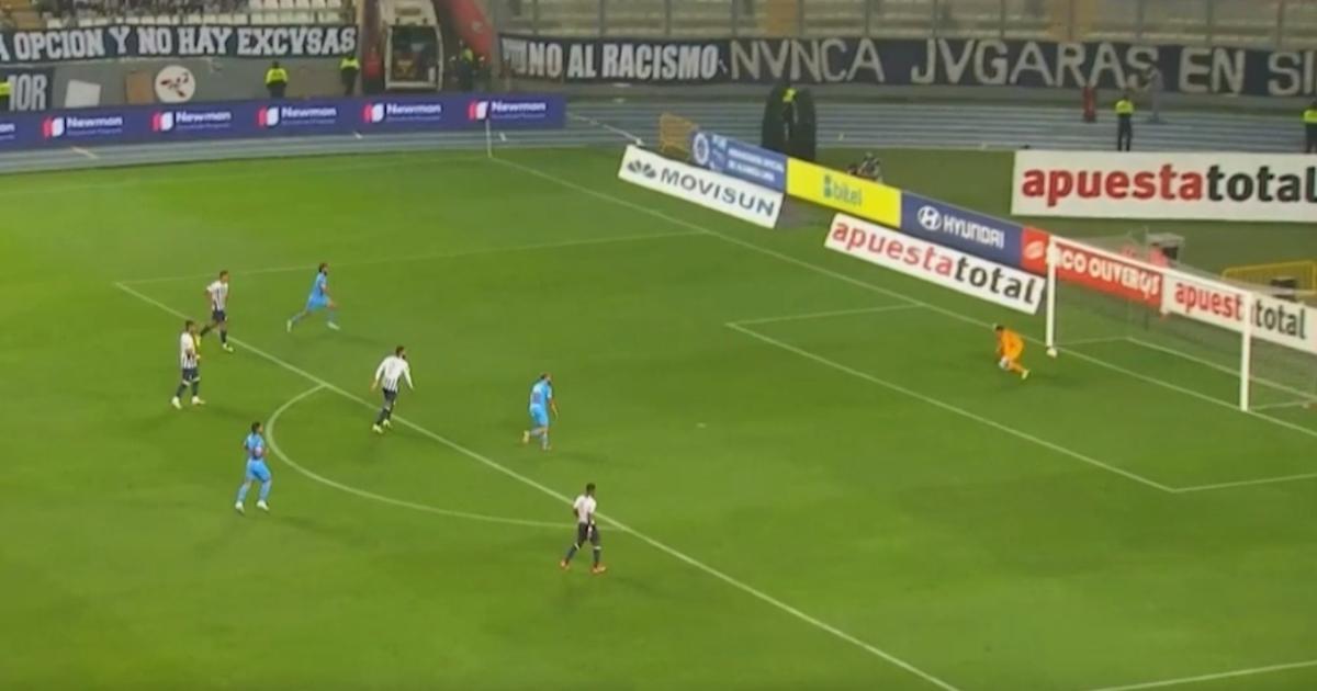 (VIDEO) Mira el blooper de Saravia en el gol de 'Garci'