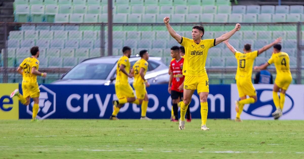 Peñarol se impuso de visita a Caracas en la Libertadores