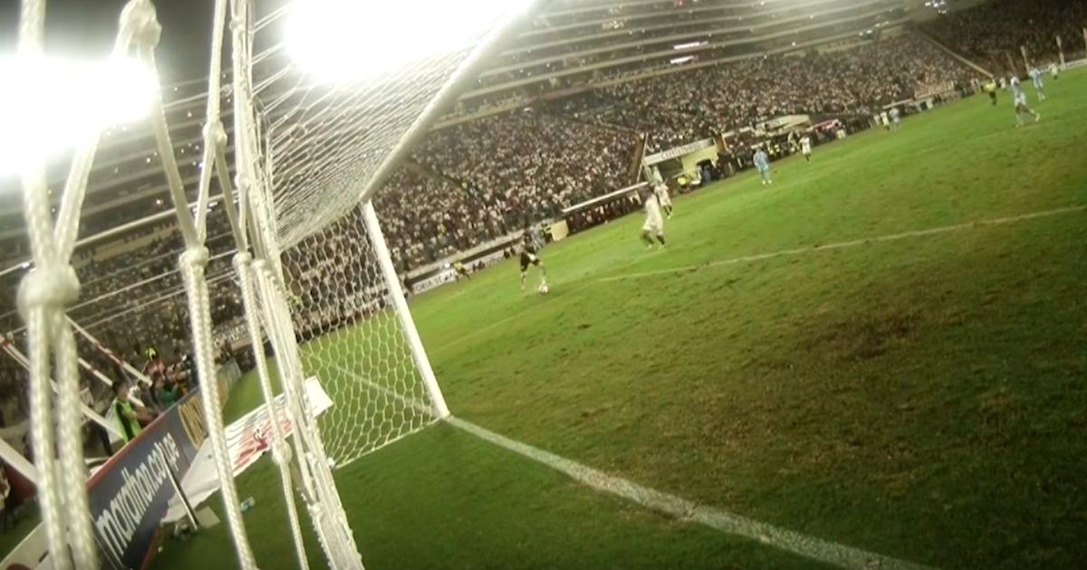 (VIDEO) Solís y el blooper que le costó un gol 'clave' a Cristal