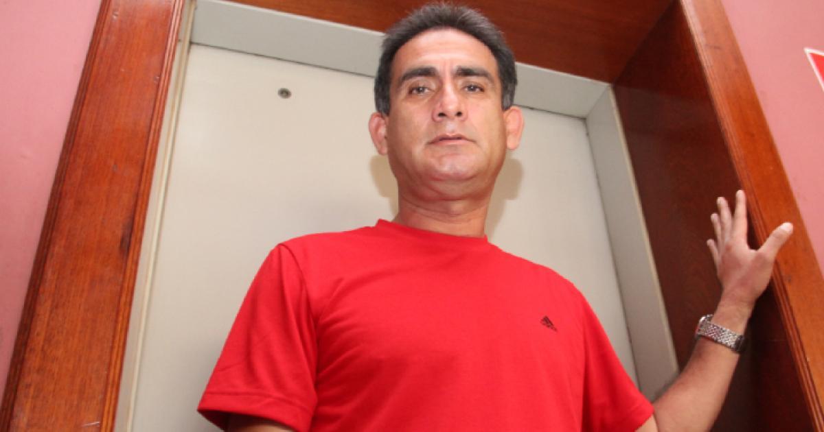 Cardama: "Quizá una doble línea de cuatro le hubiese favorecido a Perú cuando se quedó con diez"