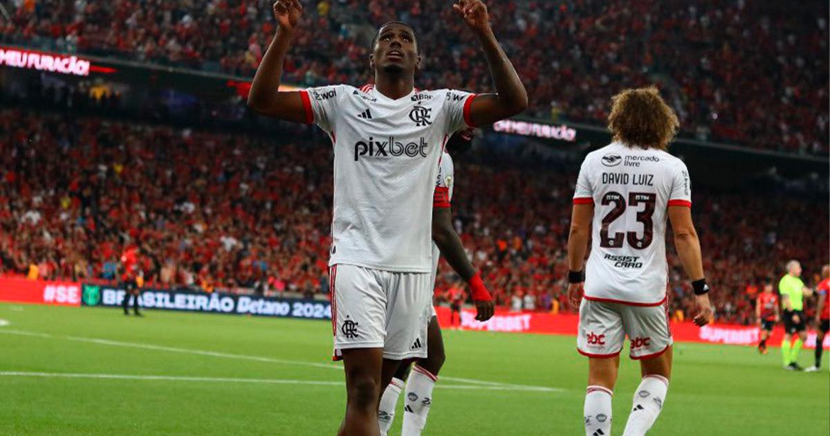 Flamengo salvó la cima del Brasileirao con empate en los descuentos