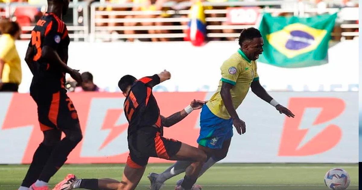 Conmebol confirmó árbitro se equivocó y sí hubo penal contra Vinicius