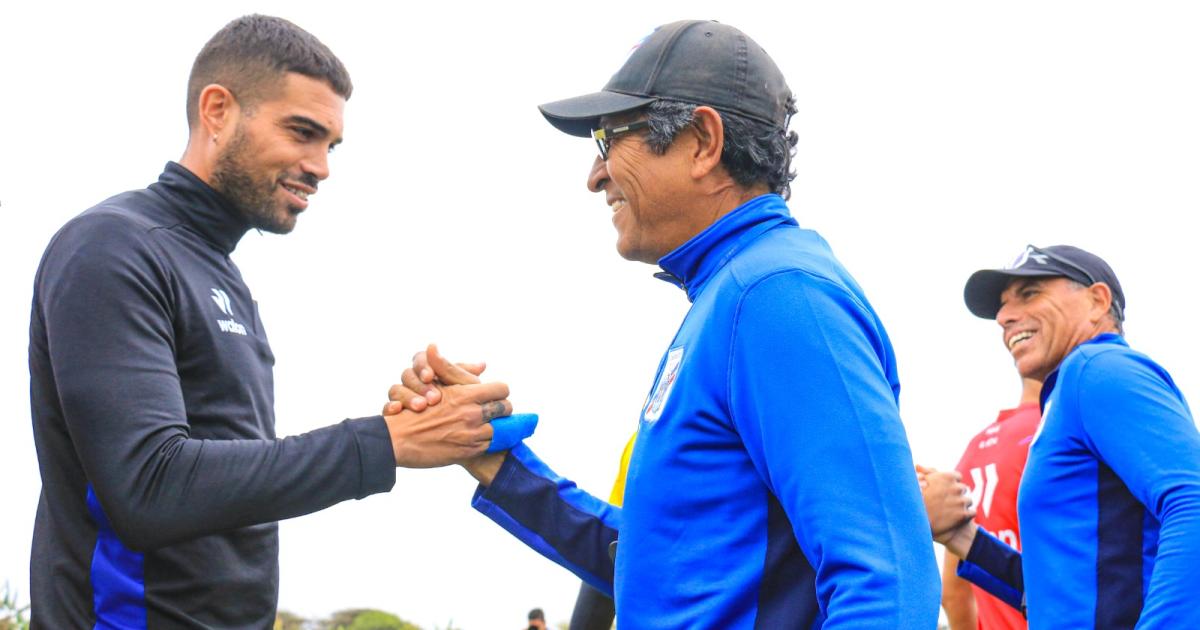 (FOTOS) Salomón Paredes tuvo su primera práctica con Carlos A. Mannucci 