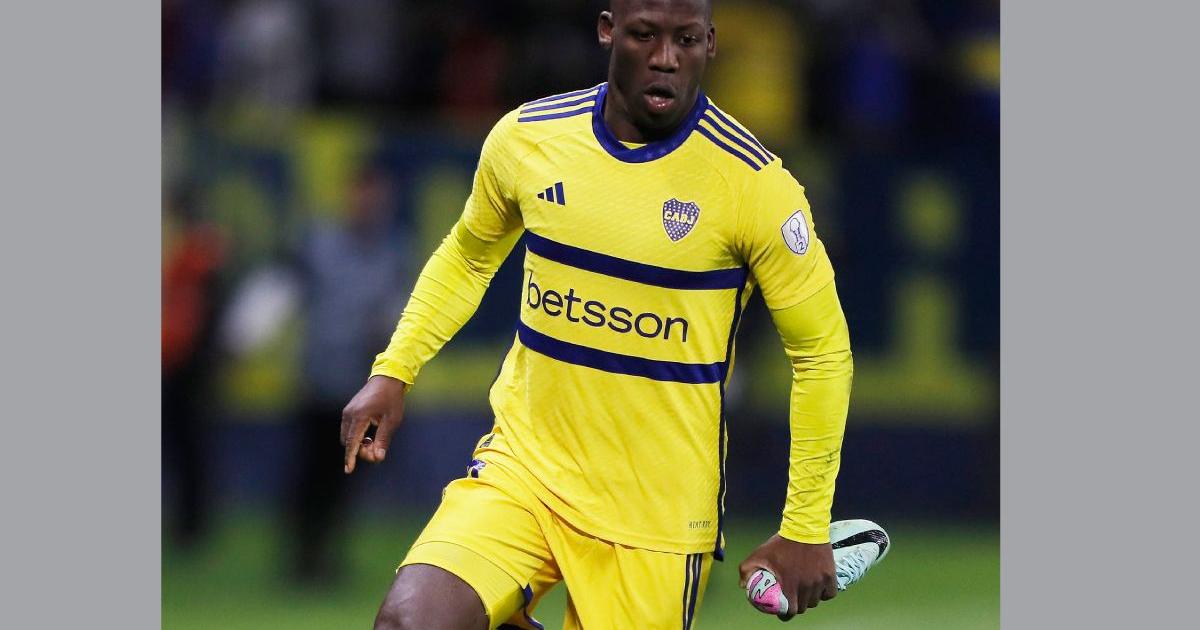 Advíncula: "Somos un equipo grande y tenemos que pelear en todos los torneos"