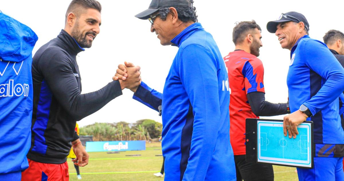 (FOTOS) Salomón Paredes tuvo su primera práctica con Carlos A. Mannucci 