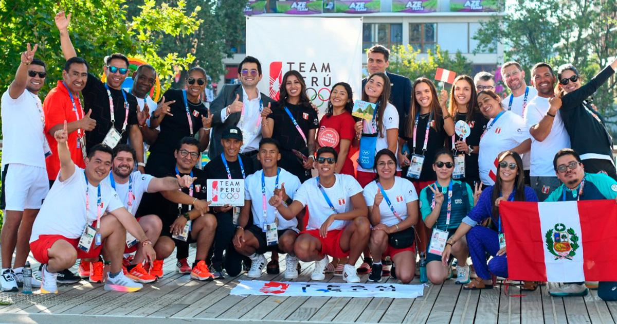 (FOTOS) ¡Arriba Perú! Delegación peruana celebró el día de la patria en París