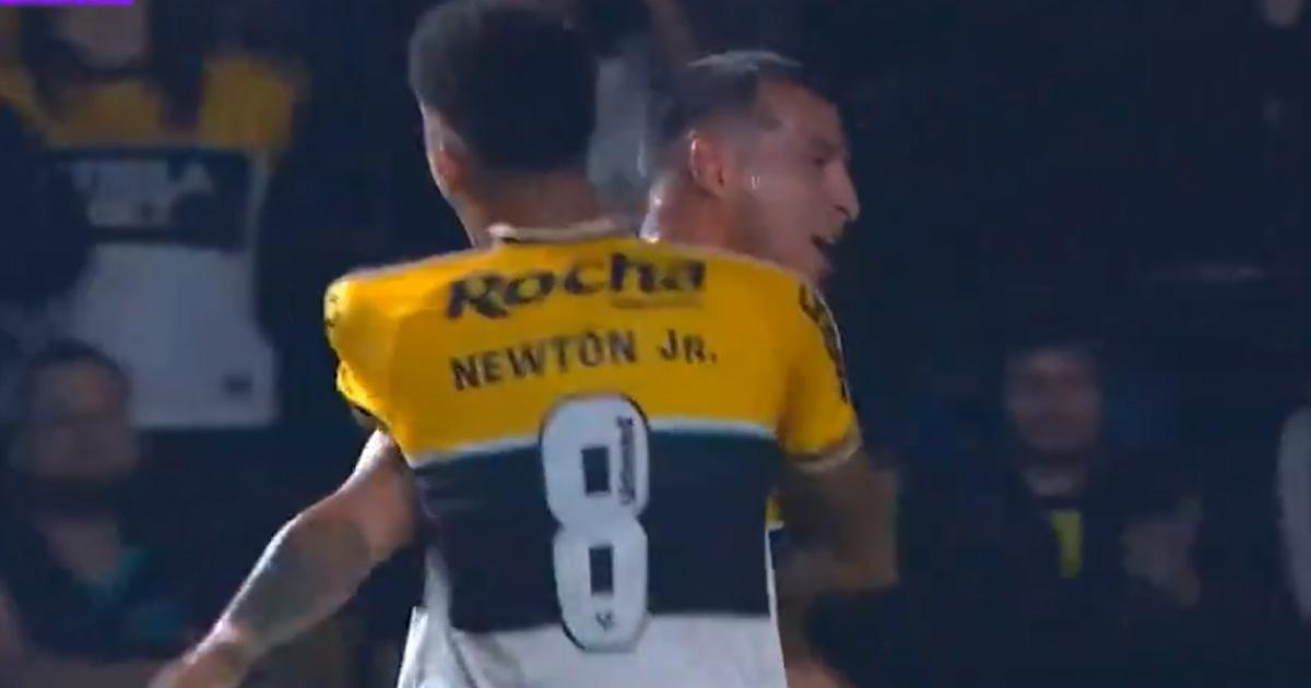 (VIDEO) Miguel Trauco marcó golazo de volea frente a Fortaleza