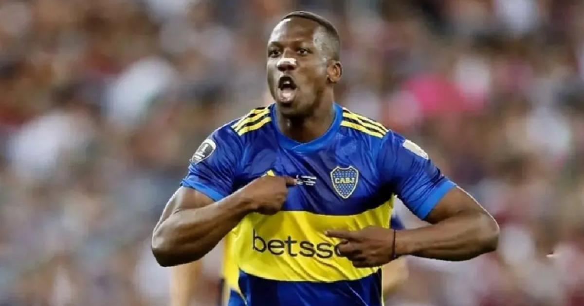 Luis Advíncula fue convocado para el partido al Independiente del Valle por la Sudamericana