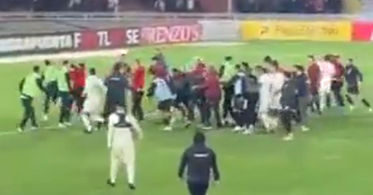 (VIDEO) Así fue la pelea al final del partido entre Melgar y Universitario