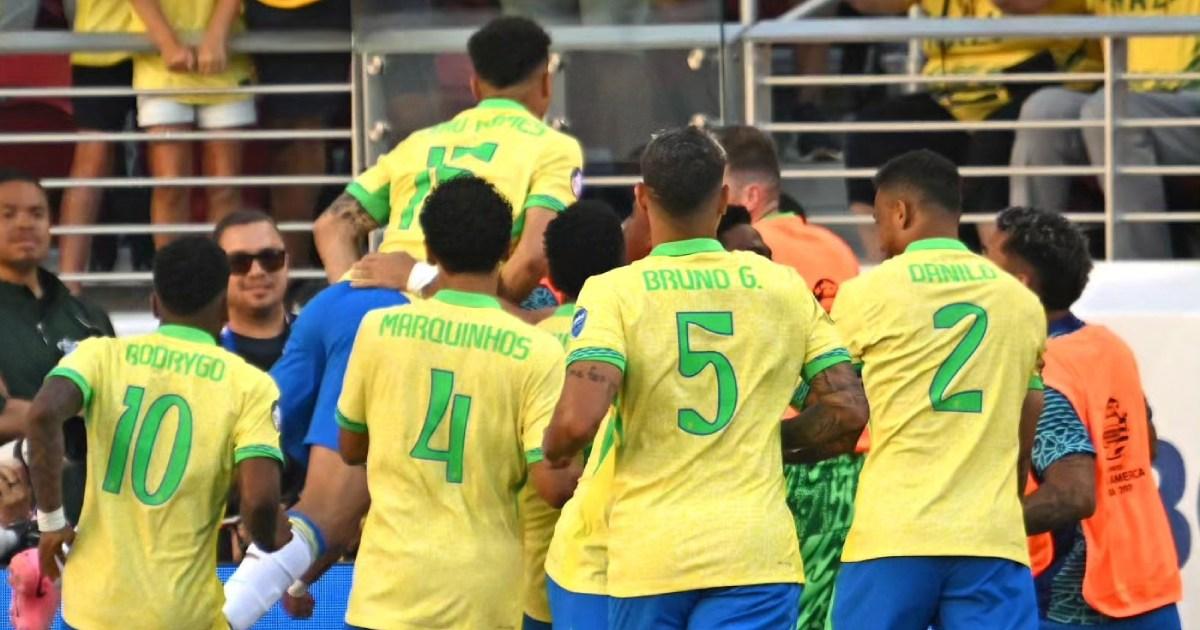 (VIDEO | FOTOS) Colombia se quedó con el grupo tras empatar 1-1 con Brasil