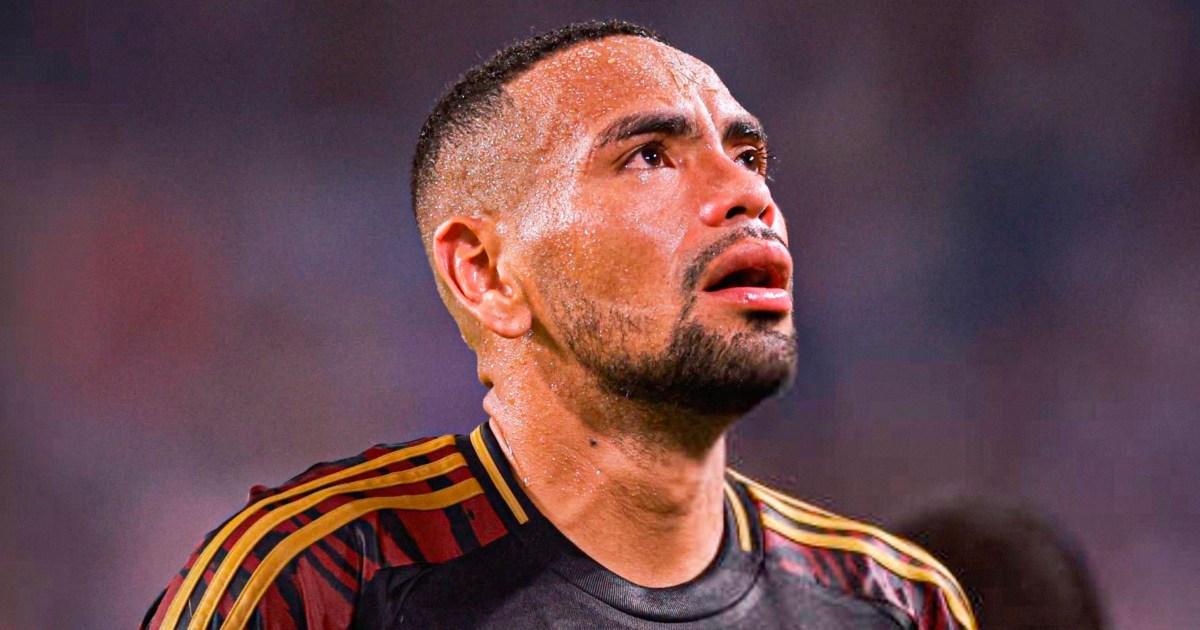 Callens: "Lo que da Cueva en el campo nadie lo discute, fuera de la cancha, es cosa de él"