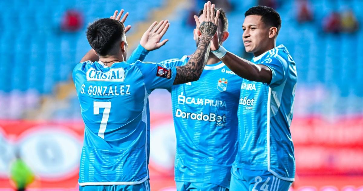 (FOTOS) Cienciano se impuso por 2-1 a Cristal en amistoso en Cusco