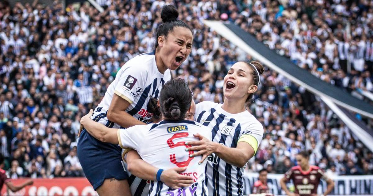 Dorador: "Hay que empezar a seguir más a las chicas del fútbol femenino"