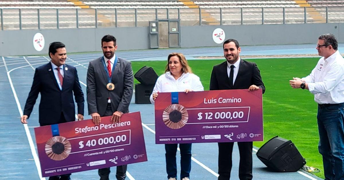 ¡Justo y merecido! Stefano Peschiera y entrenador recibieron premio económico por lograr medalla en París 2024
