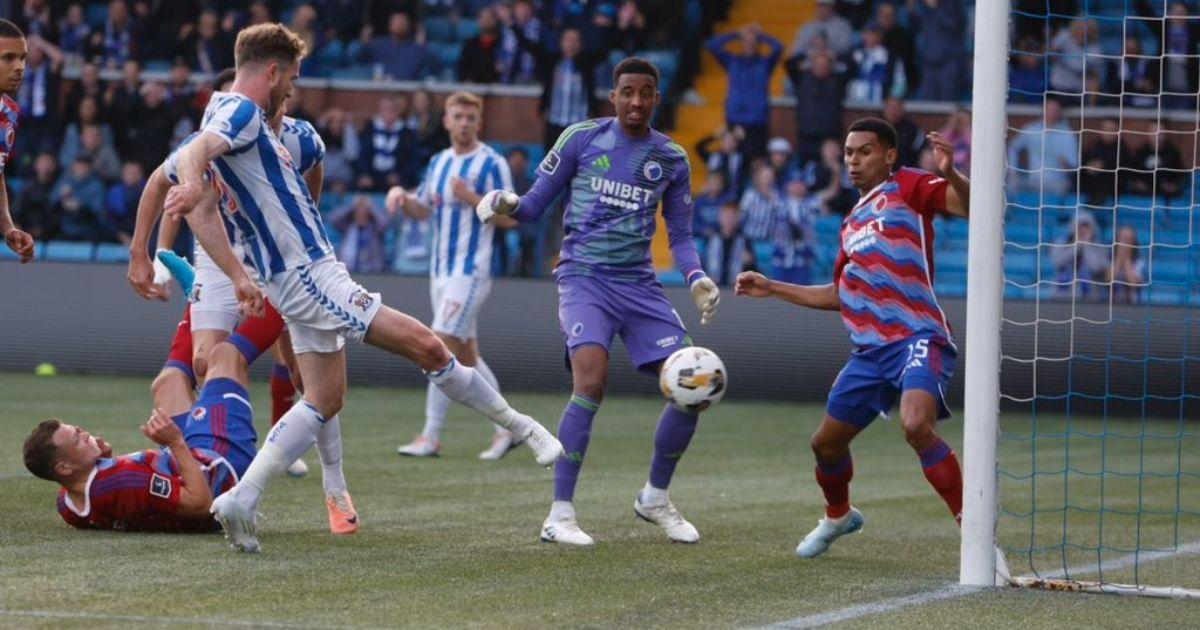 Copenhague, con López de titular, clasificó a la Conference League