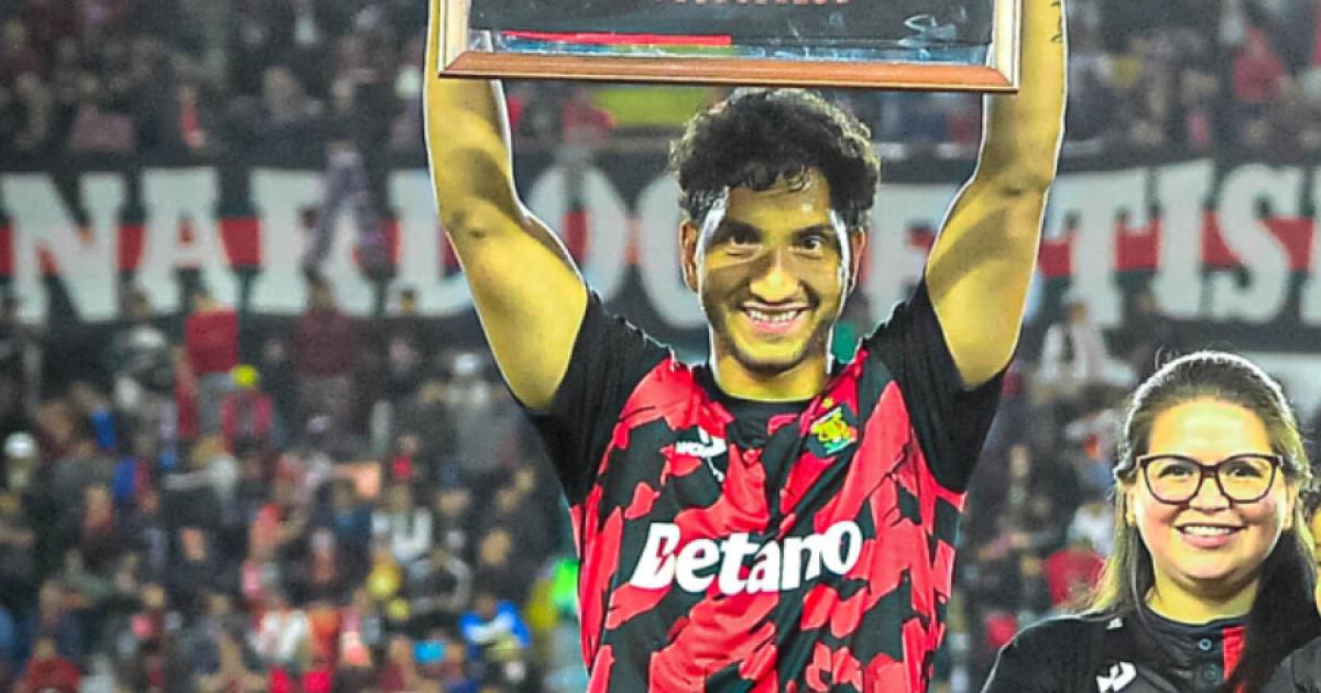 Melgar rindió homenaje a Jean Pierre Archimbaud tras cumplir 100 partidos