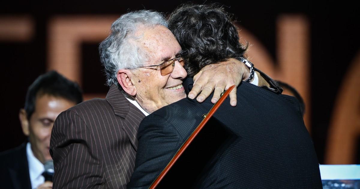 (VIDEO | FOTOS) Universitario celebró sus 100 años de vida en una noche inolvidable
