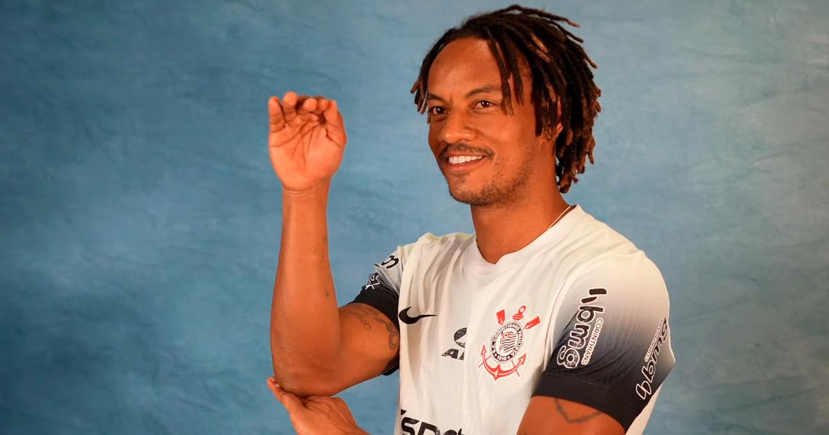 Carrillo: "Estoy contento de llegar a un club gigante como Corinthians"