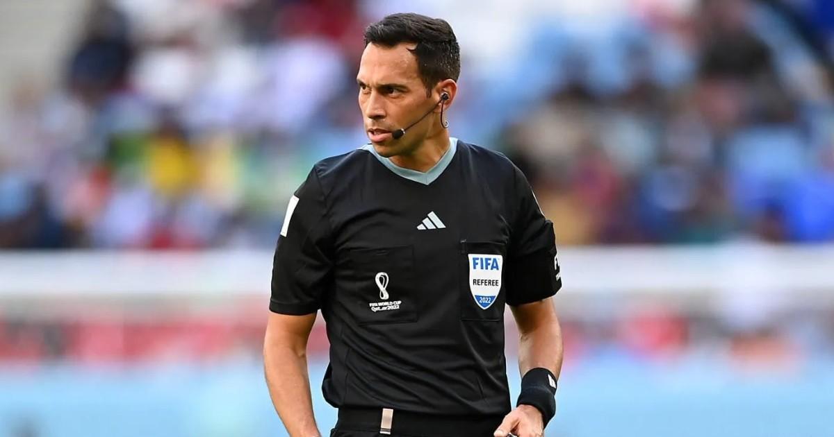 FIFA confirmó a los árbitros para los partidos de Perú ante Uruguay y Brasil